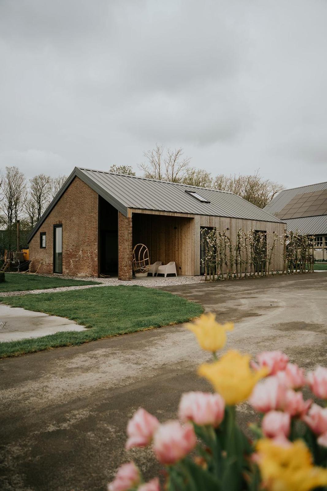 Bed En Brood In De Kapschuur - Boerderij De Zuiderkrib Panzió Kraggenburg Kültér fotó